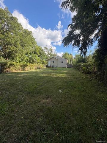 449 Midway Avenue, Pontiac, MI 48341