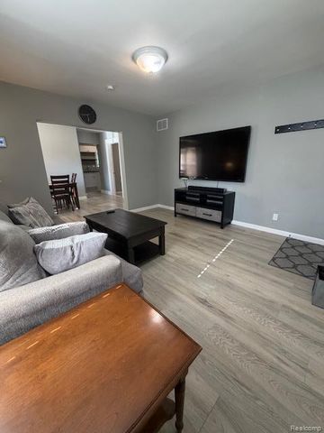 449 Midway Avenue, Pontiac, MI 48341