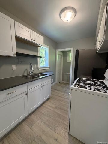 449 Midway Avenue, Pontiac, MI 48341