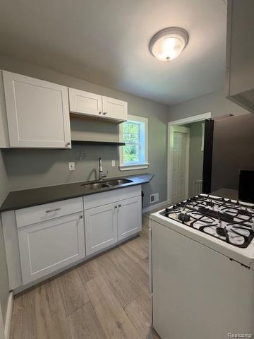 449 Midway Avenue, Pontiac, MI 48341