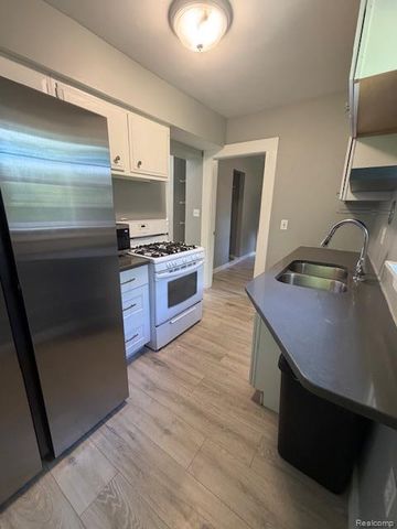 449 Midway Avenue, Pontiac, MI 48341