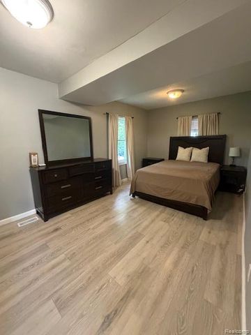 449 Midway Avenue, Pontiac, MI 48341