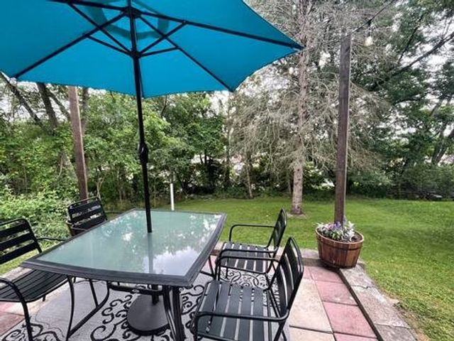 1122 Cloverfield Dr, Baldwin Boro, PA 15227