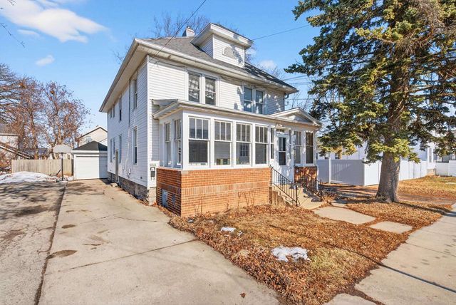 232 W 8TH AVENUE, Oshkosh, WI 54902