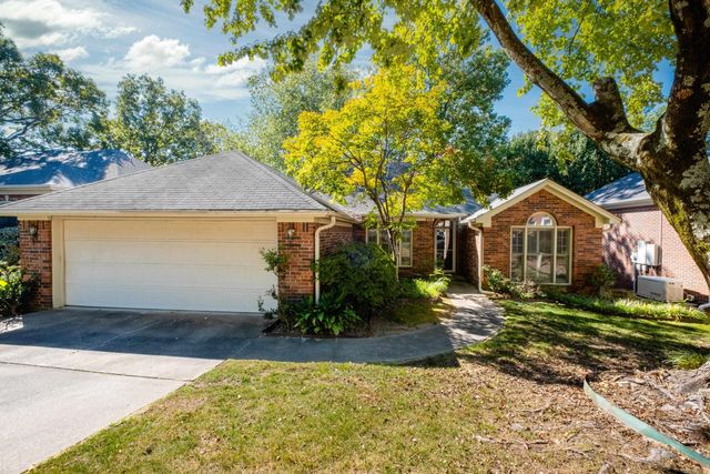 608 Cambridge Place Drive, Little Rock, AR 72227