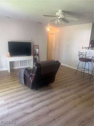 3207 Broadway, Fort Myers, FL 33901