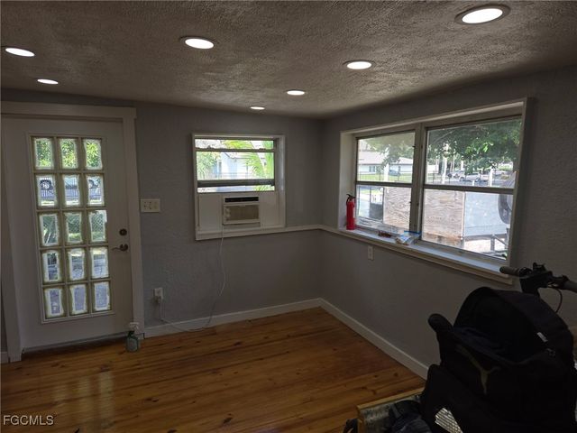 3207 Broadway, Fort Myers, FL 33901