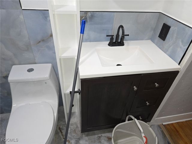 3207 Broadway, Fort Myers, FL 33901