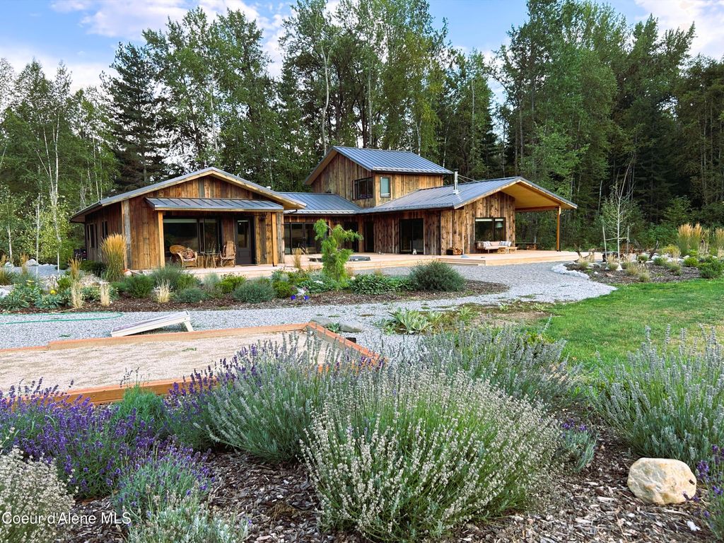 202 Siskin Ln, Sandpoint, ID 83864