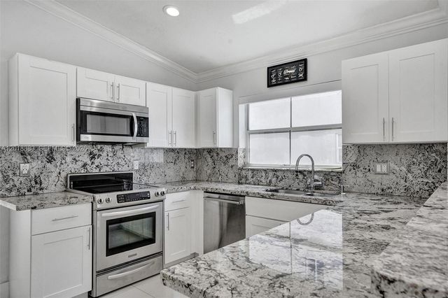 2266 NW 208th Ter, Pembroke Pines, FL 33029