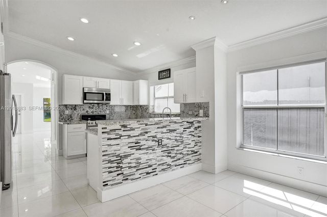 2266 NW 208th Ter, Pembroke Pines, FL 33029