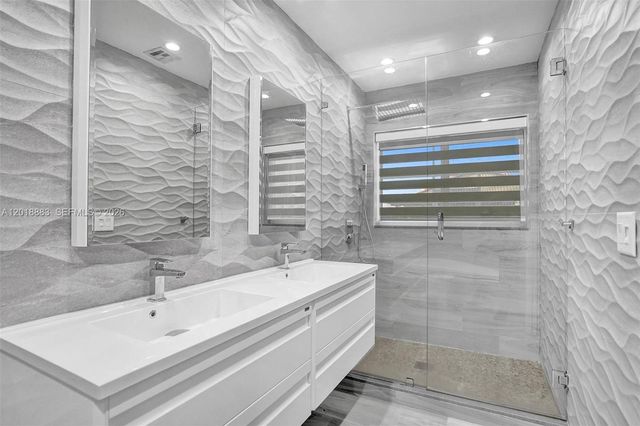 2266 NW 208th Ter, Pembroke Pines, FL 33029