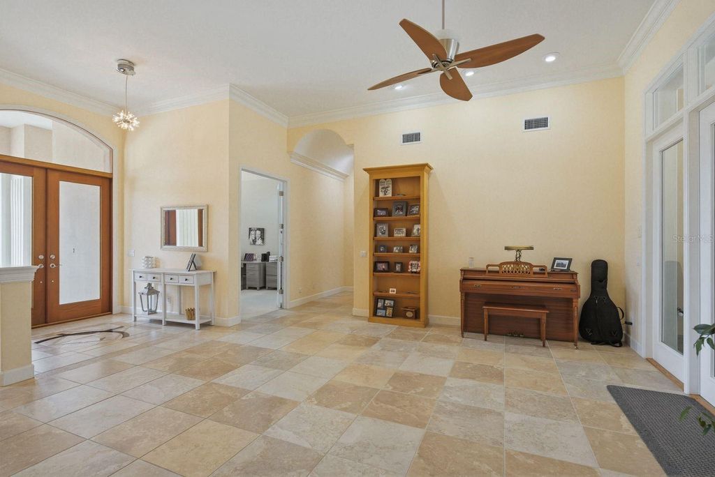 Image 12 of property listing at 976 CYPRESS COVE WAY, Tarpon Springs, FL 34688
