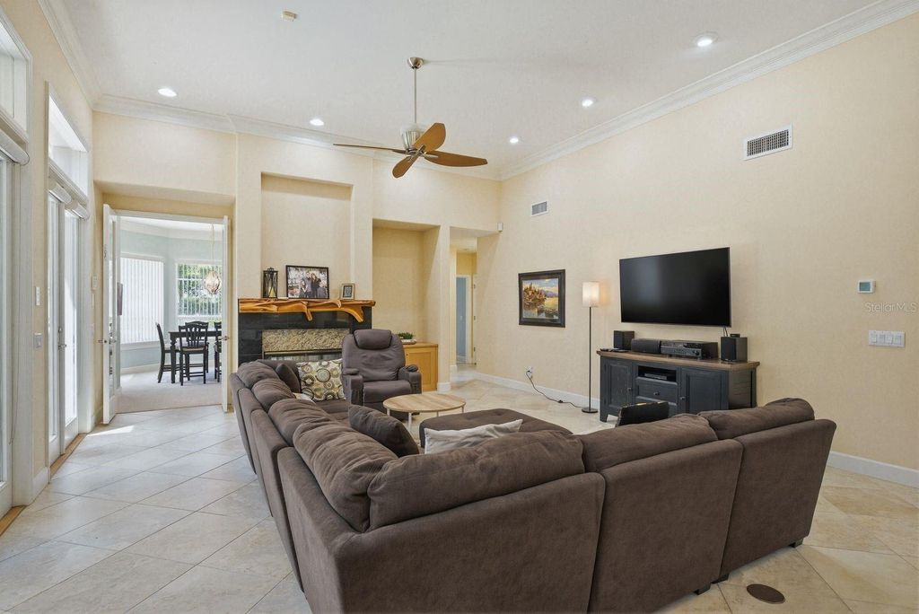Image 15 of property listing at 976 CYPRESS COVE WAY, Tarpon Springs, FL 34688