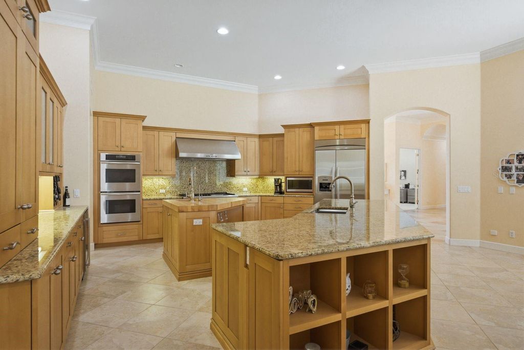 Image 20 of property listing at 976 CYPRESS COVE WAY, Tarpon Springs, FL 34688