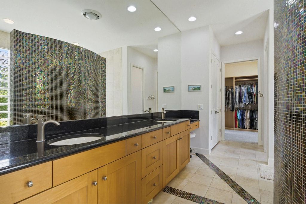 Image 29 of property listing at 976 CYPRESS COVE WAY, Tarpon Springs, FL 34688