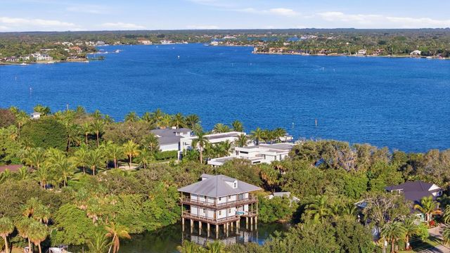 953 Thayer Lane, Jupiter, FL 33458