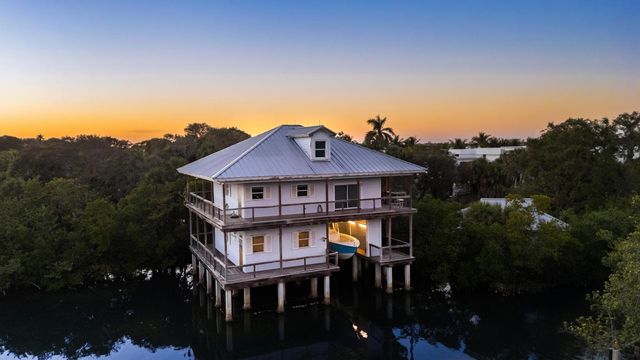 953 Thayer Lane, Jupiter, FL 33458