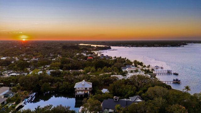 953 Thayer Lane, Jupiter, FL 33458