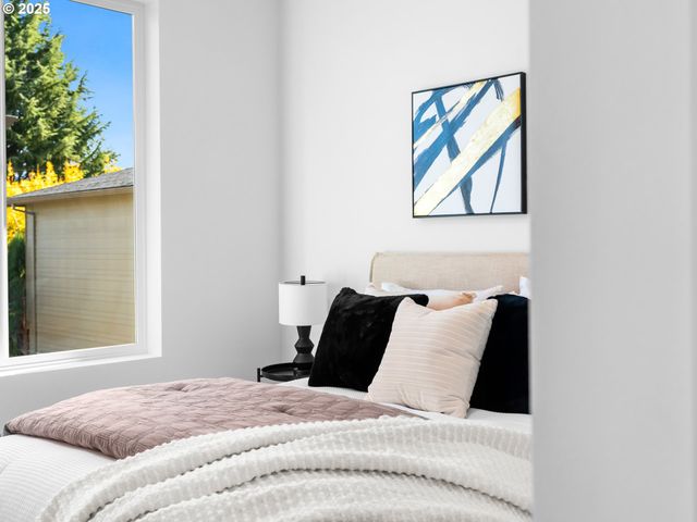 1064 Se Franklin St, Portland, OR 97202