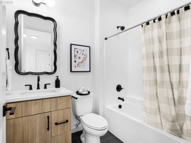 1064 Se Franklin St, Portland, OR 97202