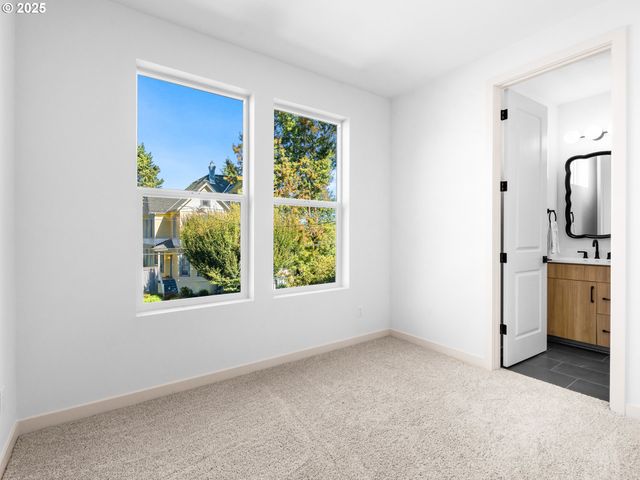 1064 Se Franklin St, Portland, OR 97202