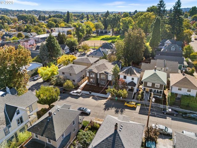 1064 Se Franklin St, Portland, OR 97202