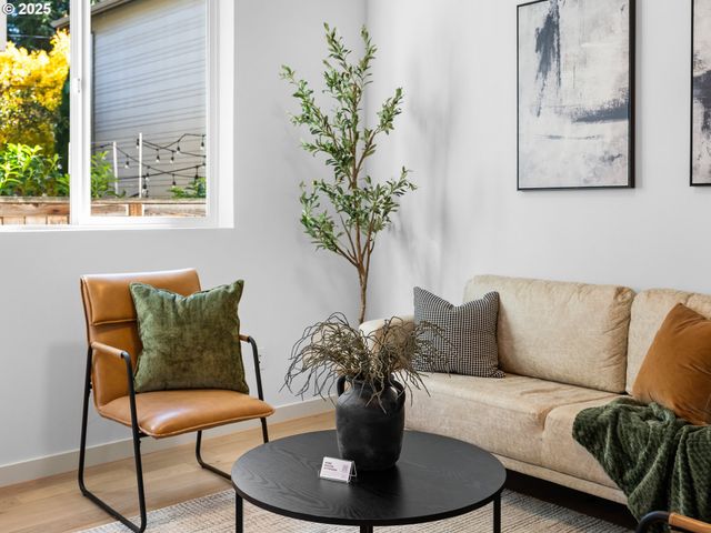 1064 Se Franklin St, Portland, OR 97202