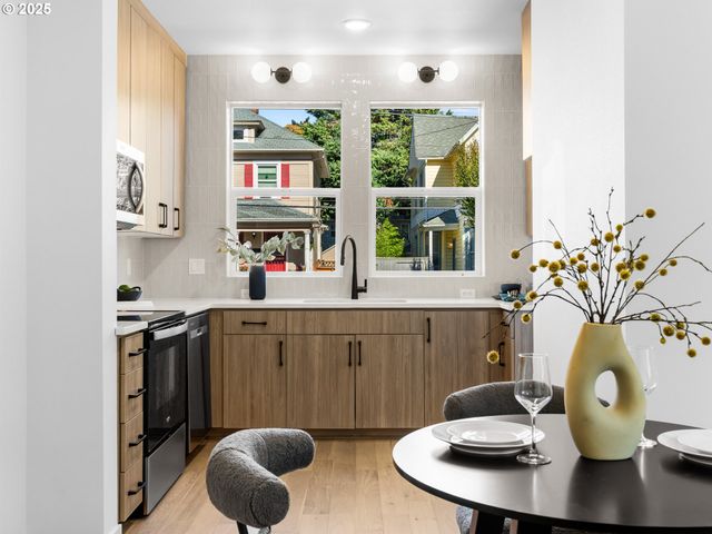 1064 Se Franklin St, Portland, OR 97202