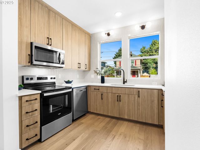 1064 Se Franklin St, Portland, OR 97202