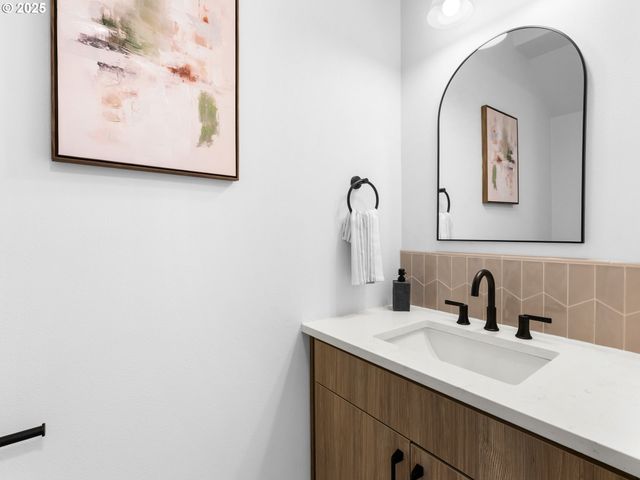 1064 Se Franklin St, Portland, OR 97202