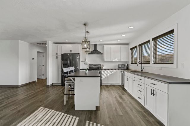 1000 W Miller Street, Pleasant Hope, MO 65725