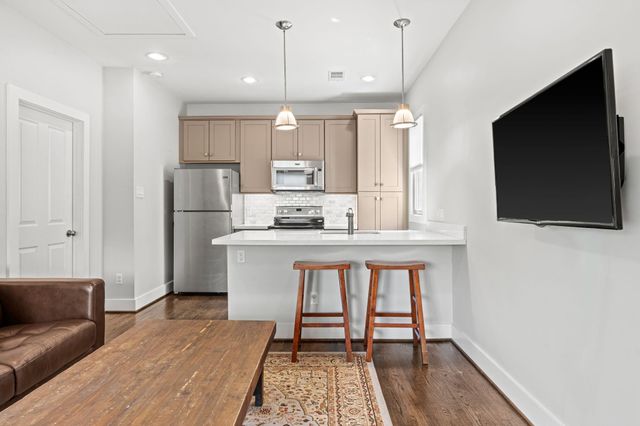 1216 Arlington Street, Houston, TX 77008