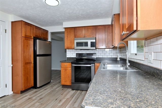 12395 Country Oaks Trail, Chardon, OH 44024