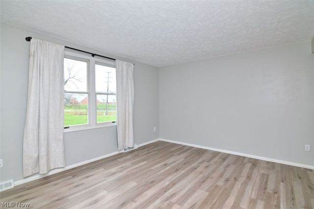 12395 Country Oaks Trail, Chardon, OH 44024