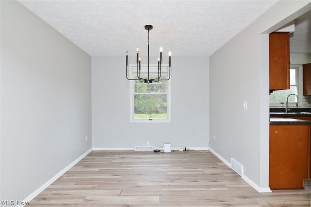 12395 Country Oaks Trail, Chardon, OH 44024