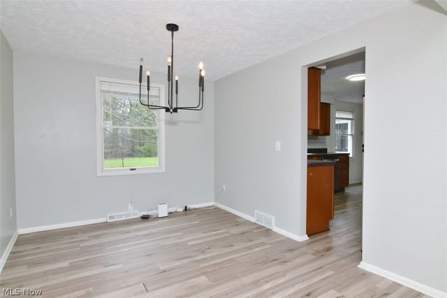 12395 Country Oaks Trail, Chardon, OH 44024