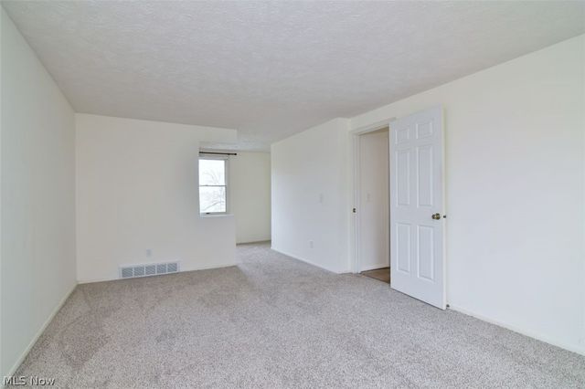 12395 Country Oaks Trail, Chardon, OH 44024