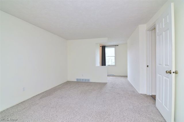 12395 Country Oaks Trail, Chardon, OH 44024