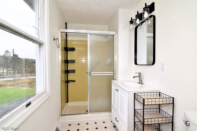 12395 Country Oaks Trail, Chardon, OH 44024
