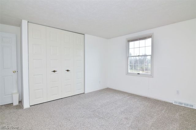 12395 Country Oaks Trail, Chardon, OH 44024