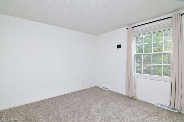 12395 Country Oaks Trail, Chardon, OH 44024
