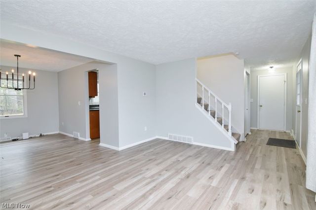12395 Country Oaks Trail, Chardon, OH 44024