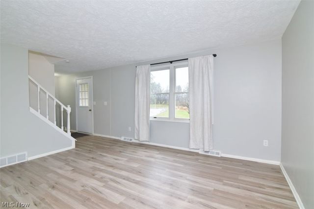 12395 Country Oaks Trail, Chardon, OH 44024