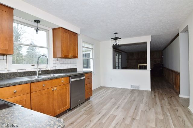 12395 Country Oaks Trail, Chardon, OH 44024