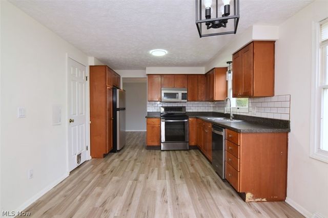 12395 Country Oaks Trail, Chardon, OH 44024