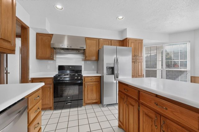 8305 Fairmont Drive NW, Albuquerque, NM 87120