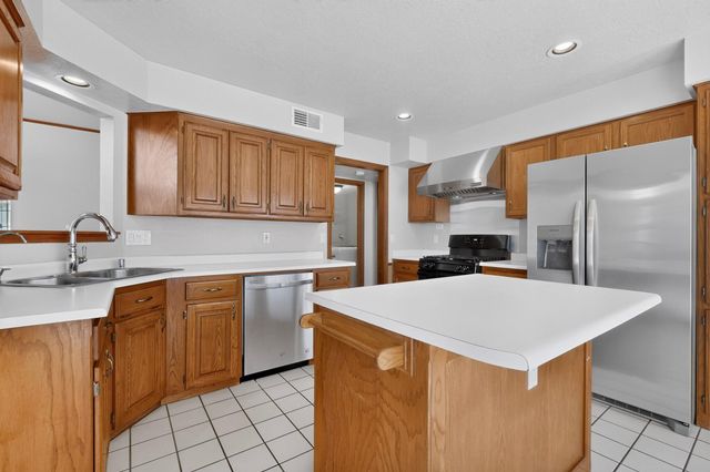 8305 Fairmont Drive NW, Albuquerque, NM 87120