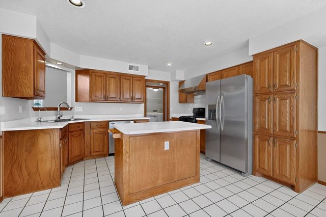 8305 Fairmont Drive NW, Albuquerque, NM 87120
