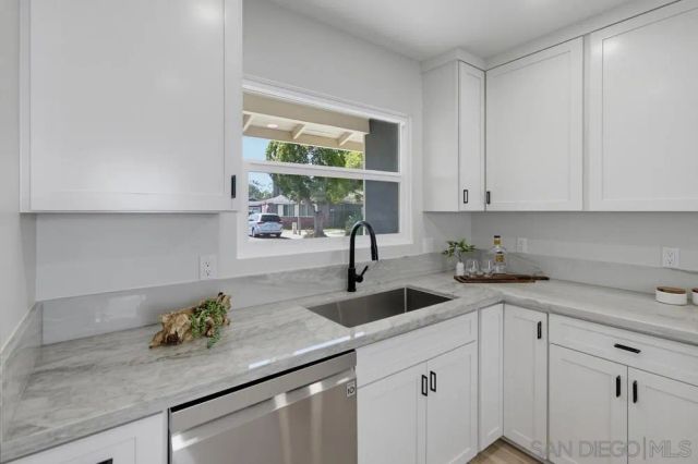 2718 Powhatan Ave., San Diego, CA 92117